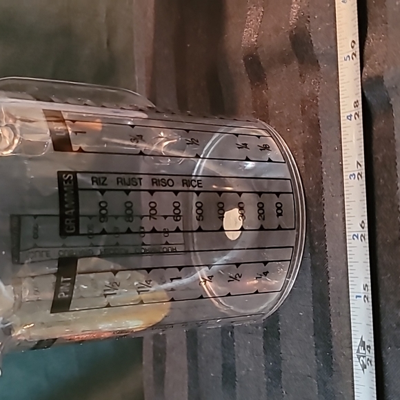 2 measuring cups LG multi-measurement liquid and dry solids EUC Gently loved - Picture 4 of 11